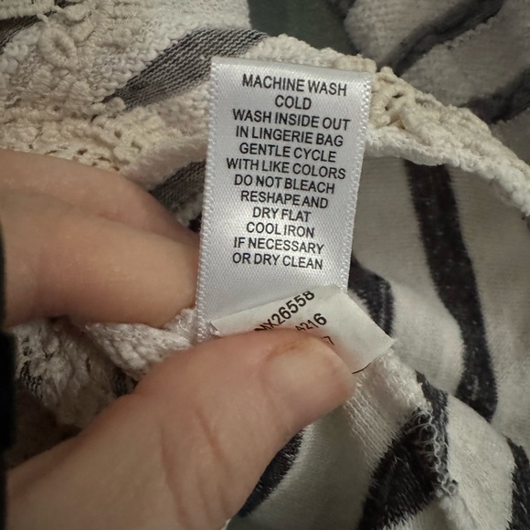 Cupio Crochet Boho Strip Top - Picture 6 of 6